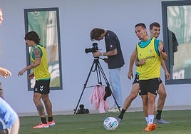 «El nuevo Antony aprende de las dificultades, confía en su trabajo y quiere jugar con alegría»