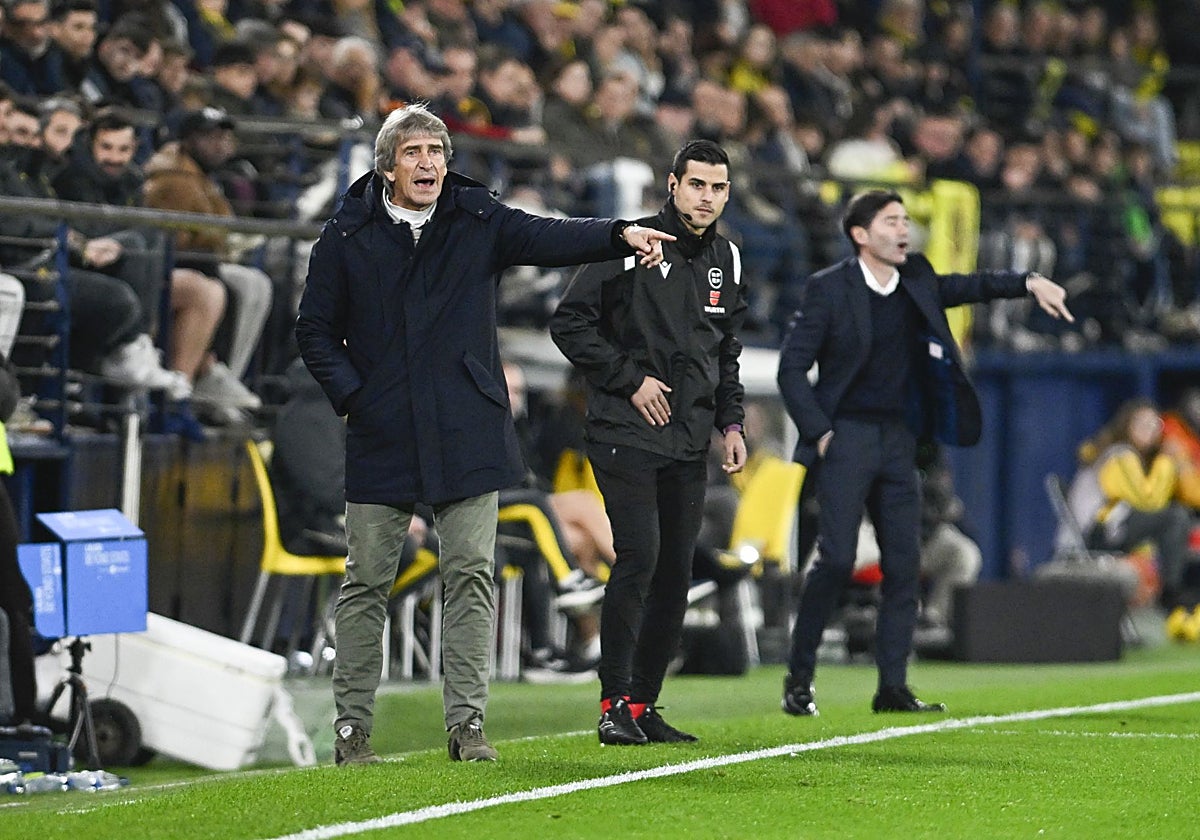 Pellegrini, durante el Villarreal-Betis de LaLiga 24-25
