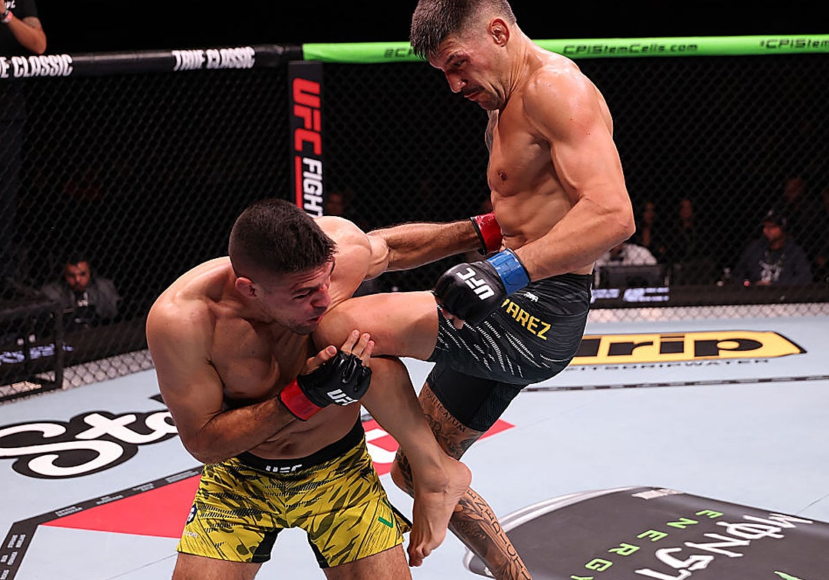 Joel Álvarez conecta una rodilla en tijera a Vicente Luque