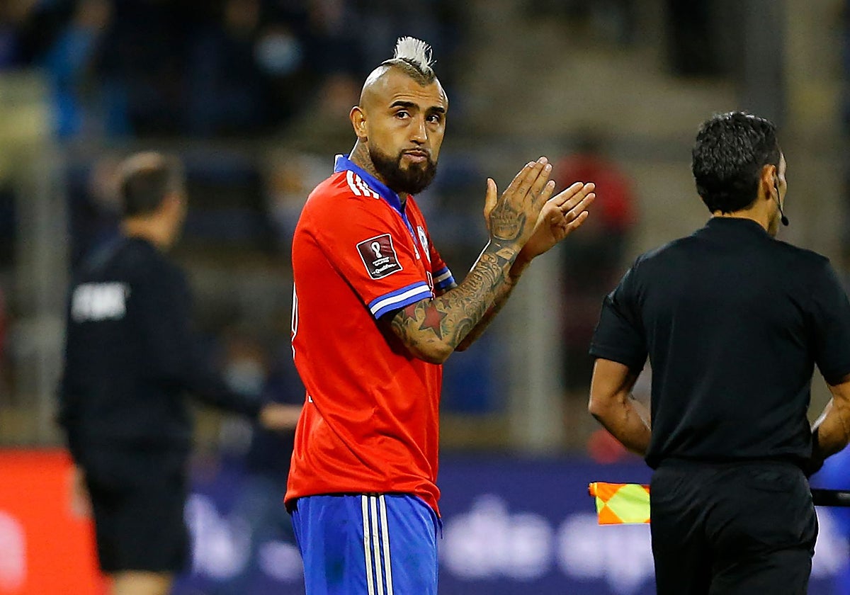 Arturo Vidal en un partido con la selección de Chile