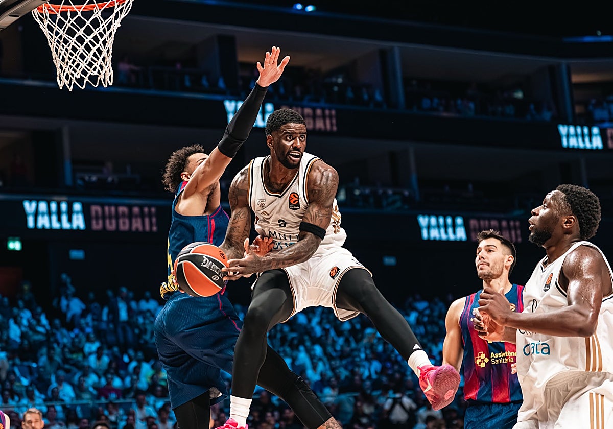 El Barça paga caro el largo e histórico viaje a Dubái