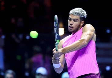 Alcaraz se exhibe ante Fritz y jugará la millonaria final de Arabia Saudí