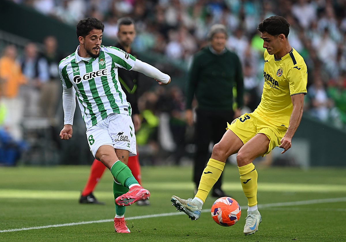 Un lance del juego del Betis - Villarreal de la temporada pasada en el Benito Villamarín