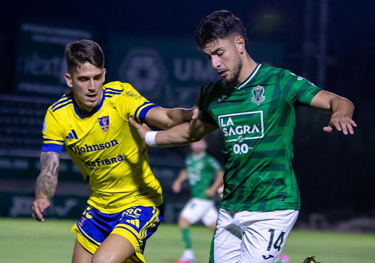 Lance del partido entre el CD Toledo y el CF Orihuela de semifinales de la Copa RFEF