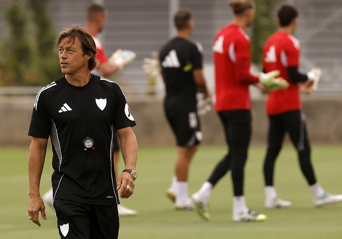 Matías Almeyda, durante un entrenamiento del Sevilla