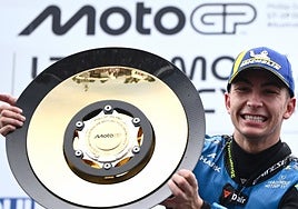 Raúl Fernández toca el cielo en Australia: de pensar en la retirada a lo más alto del podio en MotoGP