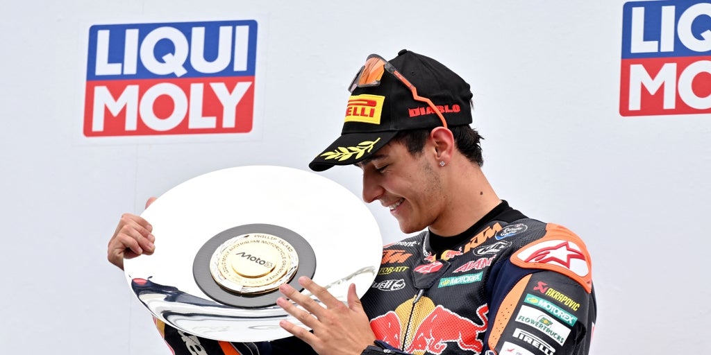 Un insaciable José Antonio Rueda enseña los galones de campeón en Phillip Island