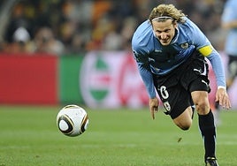 El exfutbolista Diego Forlán, ingresado tras sufrir un neumotórax y romperse tres costillas