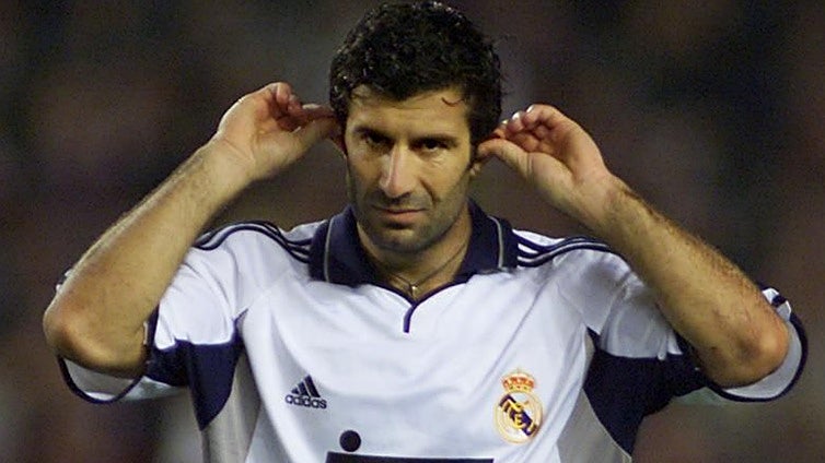 Un clásico infernal: «Figo, te deseamos la muerte... ¿me vendes a tu mujer?»