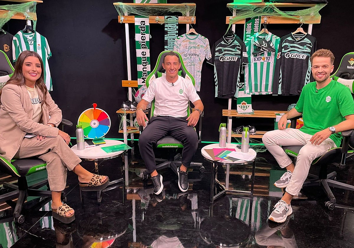 Guardado, entre los presentadores del nuevo programa de Betis TV, 'La banda del Campeón'