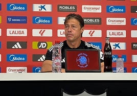 Almeyda recuerda su encuentro con un aficionado tras el Sevilla - Mallorca: «El día que ganemos lo voy a buscar por todo el estadio»