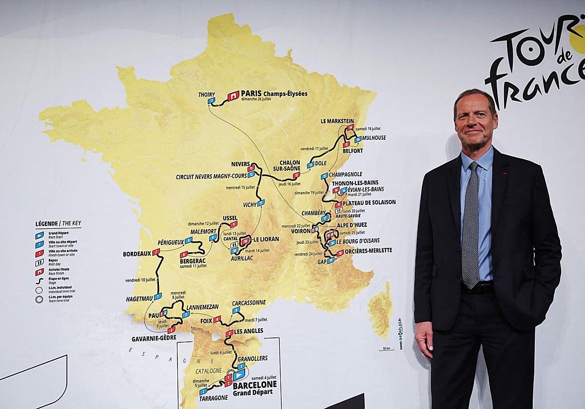 El director del Tour, Prudhomme, con el recorrido del Tour