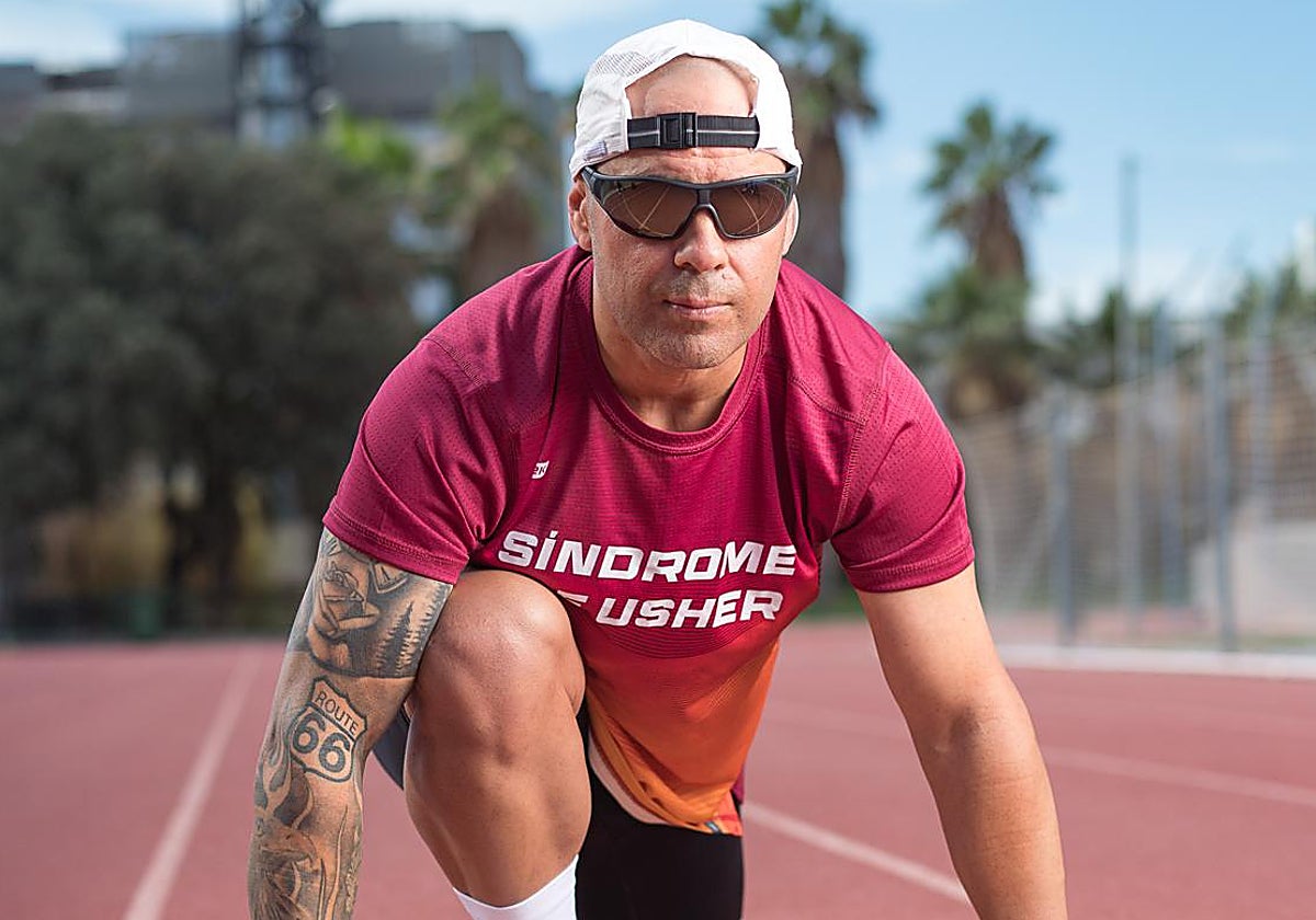 Mario Raúl Martínez Castaño, en una pista de atletismo