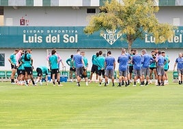 Alineaciones oficiales del Betis - Atlético de Madrid de LaLiga EA Sports 2025-2026: Bartra, Ricardo y Marc Roca, titulares