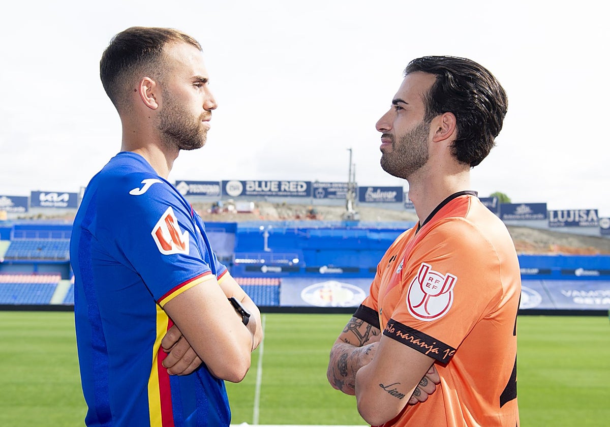 Borja (a izquierda) y Kity (a la derecha) posan para ABC