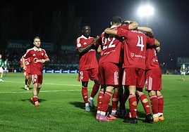 El 'bloque b' cumple y Almeyda saca pecho