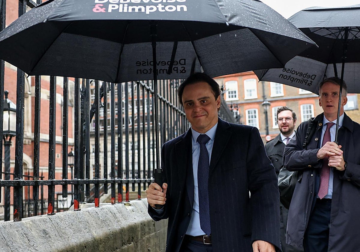 Massa, a su llegada al tribunal en Londres