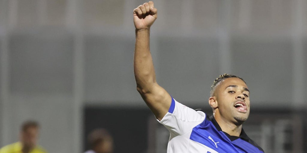 El exmadridista Mariano, nueve años después, cogió su fusil y firmó otro  hat-trick 