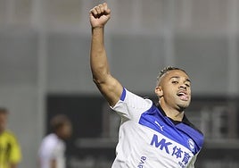 El exmadridista Mariano, nueve años después, cogió su fusil y firmó otro 'hat-trick'