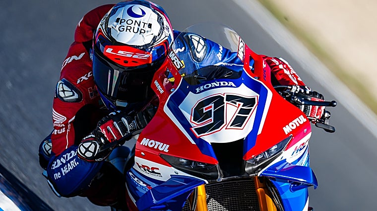 Xavi Vierge pilota su Honda por el circuito de Estoril