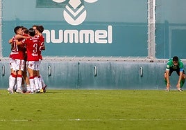 Betis Deportivo - Real Murcia (1-2): Flakus hunde más al filial bético