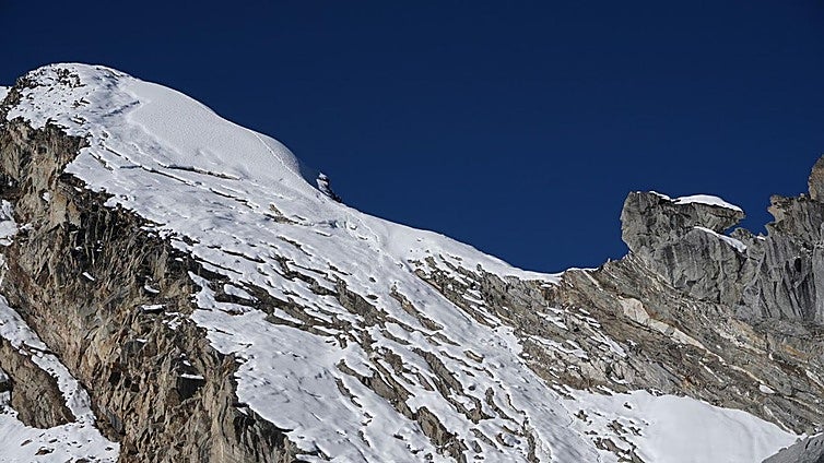 Al menos siete muertos por una avalancha sobre un grupo de alpinistas en Nepal