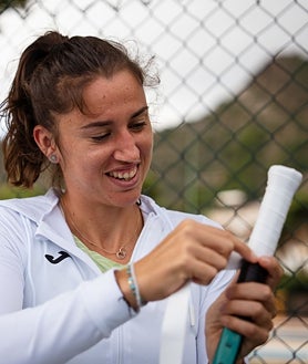 Imagen secundaria 2 - Sara Sorribes vuelve al tenis: «He descubierto que me caigo bien; es importante y no lo sabía»