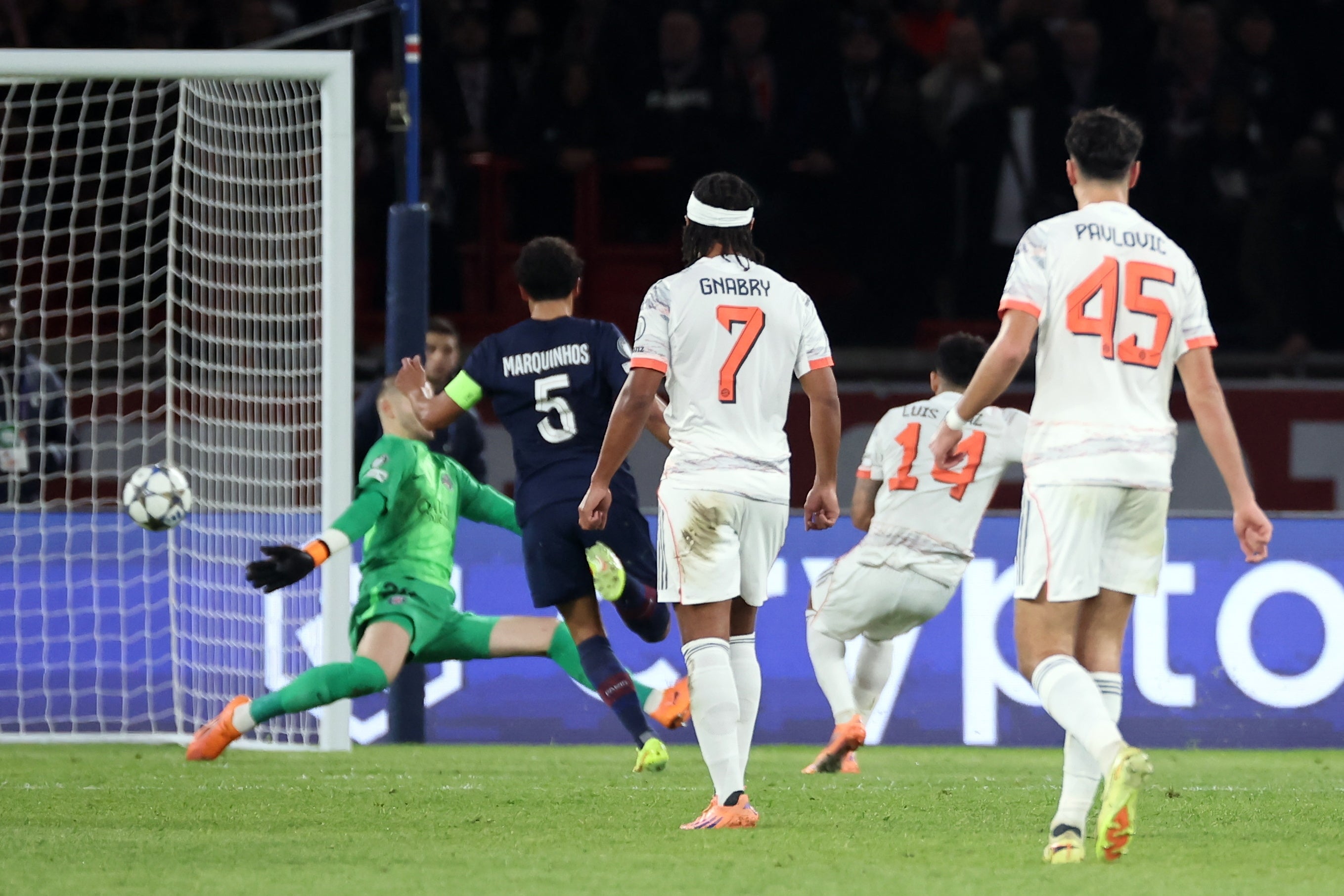 El Bayern escapa de París con tres puntos y un jugar arrollador