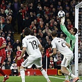 Courtois evita una goleada, pero no la derrota