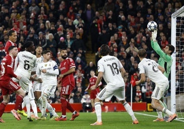 Courtois evita una goleada, pero no la derrota