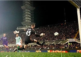 Abde se «plantea» ser el máximo goleador del Betis en Europa