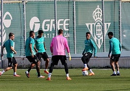 Alineaciones oficiales del Valencia - Betis de LaLiga EA Sports 2025-2026: Fornals y Lo Celso, en la zona creativa