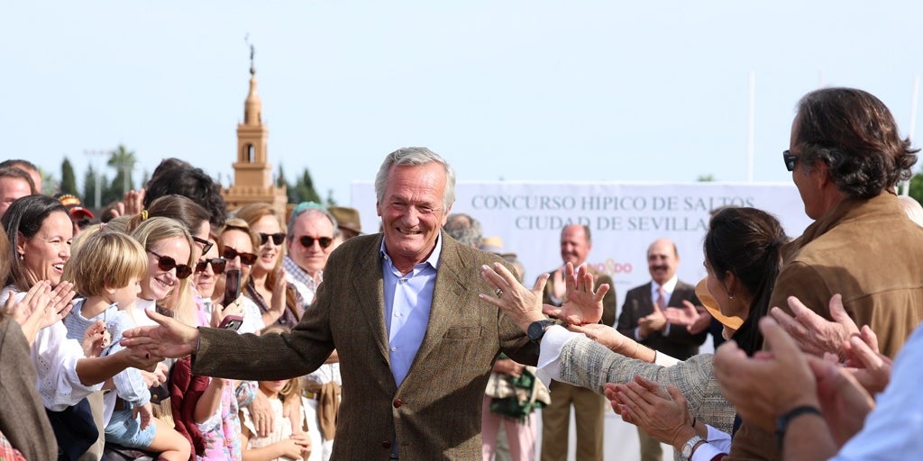 Luis Astolfi recibe un emotivo homenaje del Ayuntamiento de Sevilla y el Real Club Pineda por una vida dedicada a la hípica