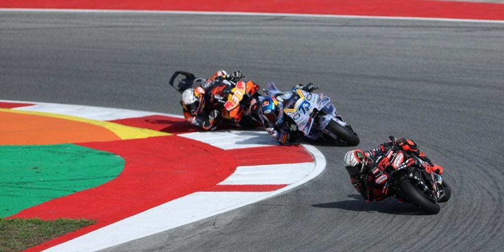 Bezzecchi se impone a Álex Márquez y a Acosta en Portimao