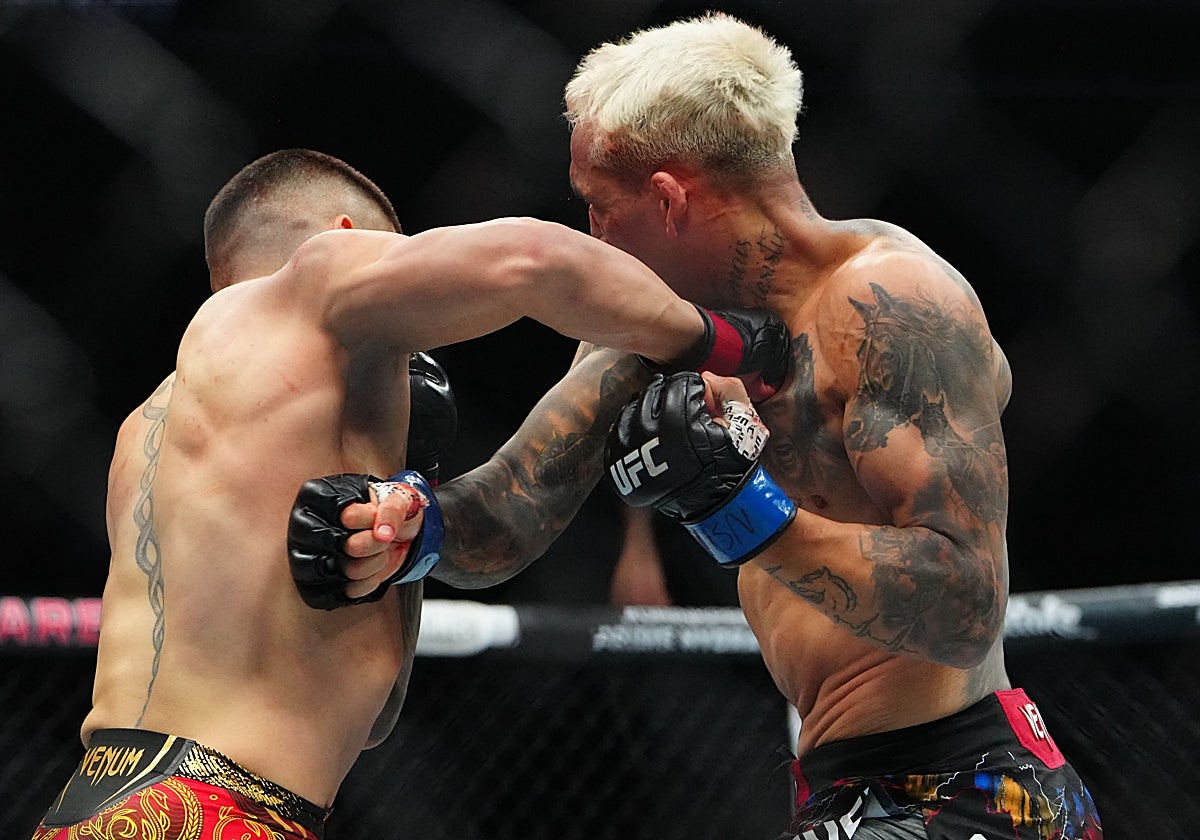 Ilia Topuria desconecta a Charles Oliveira