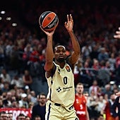 Kevin Punter lanza a canasta