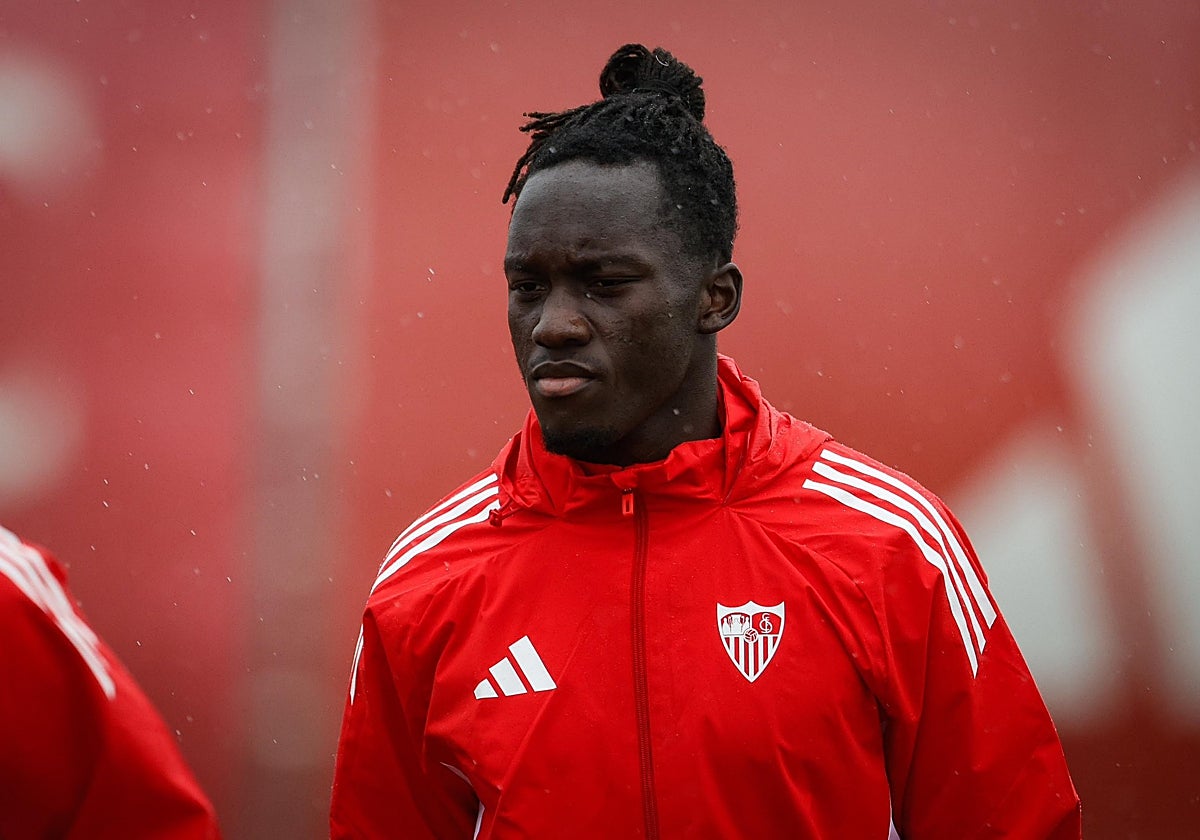 Mendy en el entrenamiento del Sevilla FC