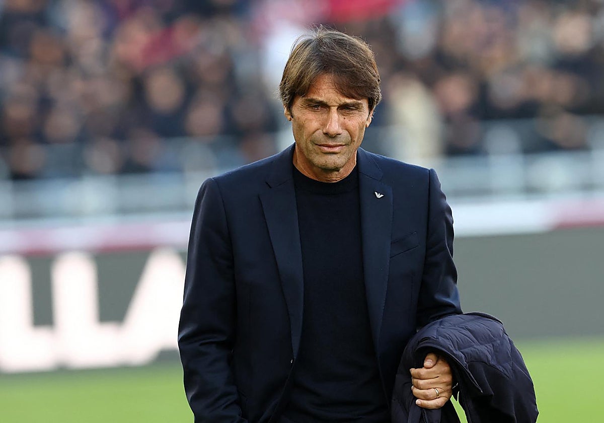 Antonio Conte, entrenador del Nápoles
