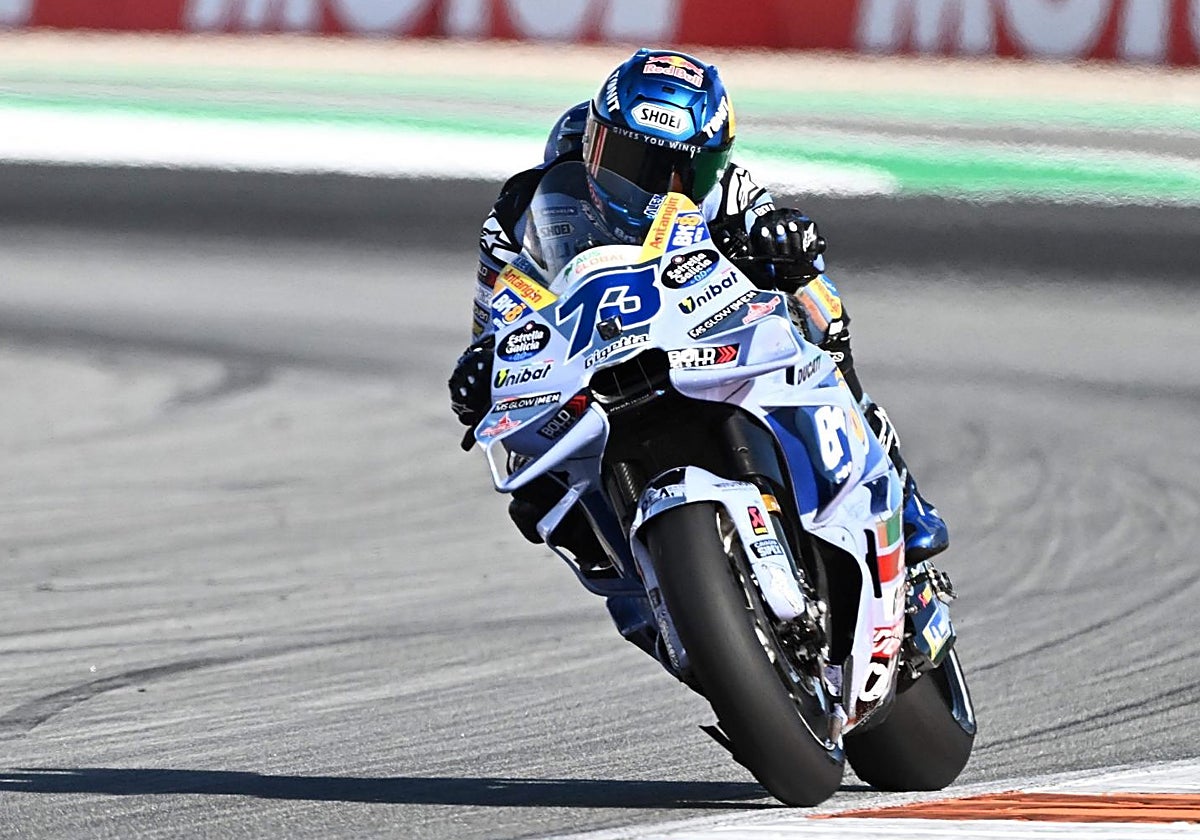 Álex Márquez lidera la carrera al esprint en Valencia