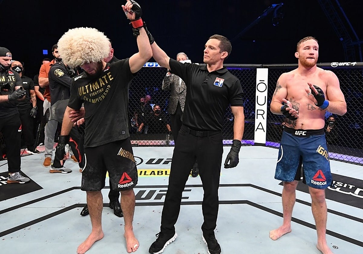 Khabib Nurmagomedov celebra su última victoria