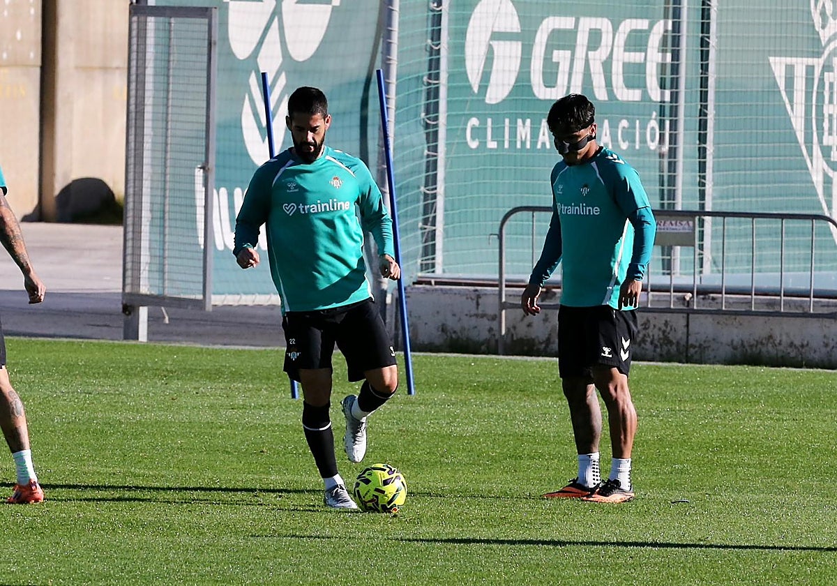 Cucho Hernández, en el entrenamiento del Betis