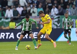 La nueva espinillera de Isco que evitó un susto en su regreso con el Betis