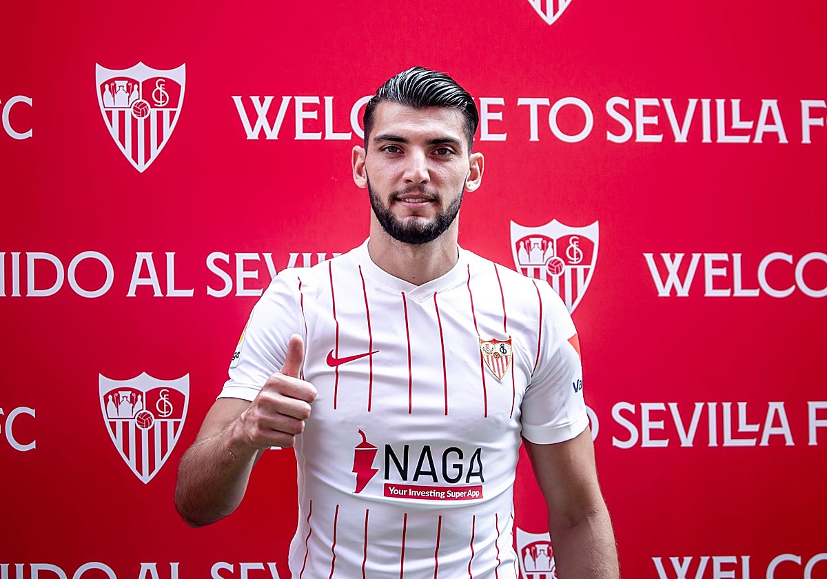 Rafa Mir, durante su presentación como futbolista del Sevilla