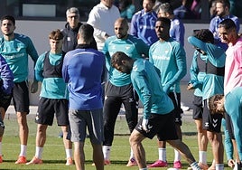 Bakambu no se entrena por fiebre a 24 horas del Betis - Utrecht