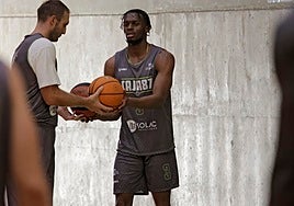 El Caja 87 quiere reforzarse por partida doble y picando alto en el mercado