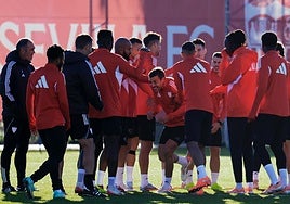 Almeyda se queda con lo puesto para el derbi: ¿Qué soluciones maneja el entrenador del Sevilla?