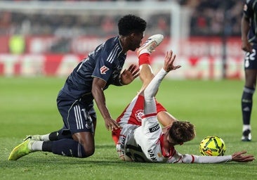 El Madrid tira el liderato en Montilivi