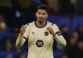 Araujo sucumbe a la presión y pide tiempo al Barça para recomponerse