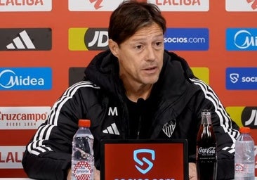 Almeyda: "Las botellas que tiraron eran de plástico. ¿Cuántas cayeron? ¿Una o dos...?"