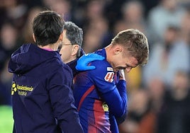 Dani Olmo no jugará el Betis - Barcelona por una luxación de hombro